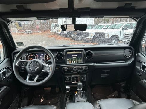Used 2023 Jeep Gladiator Overland image 25
