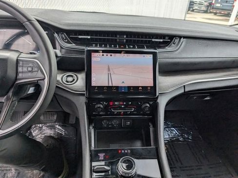 Used 2023 Jeep Grand Cherokee Limited w/ Luxury Tech Group II image 3