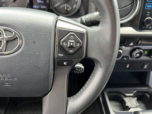 Used 2017 Toyota Tacoma TRD Off-Road w/ Tow Package AWD/4WD image 27