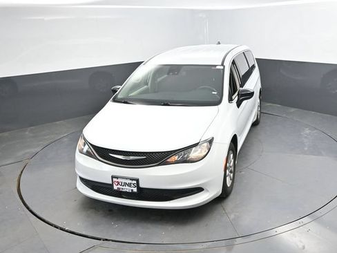 Used 2024 Chrysler Voyager LX FWD image 38