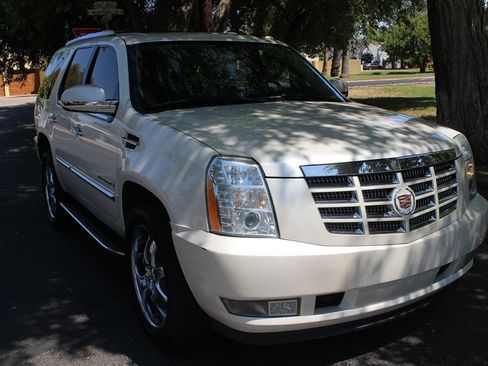 Used 2007 Cadillac Escalade AWD w/ Information Package image 44