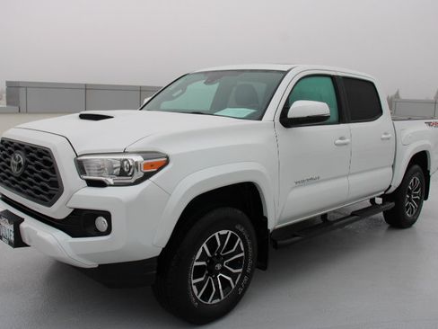 Used 2021 Toyota Tacoma TRD Sport w/ TRD Premium Sport Package image 8