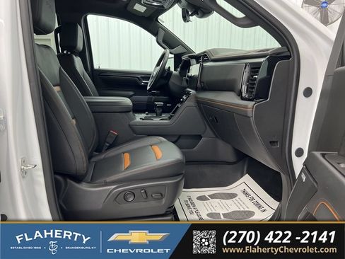 Used 2025 GMC Sierra 1500 AT4 w/ Technology Package AWD/4WD image 15