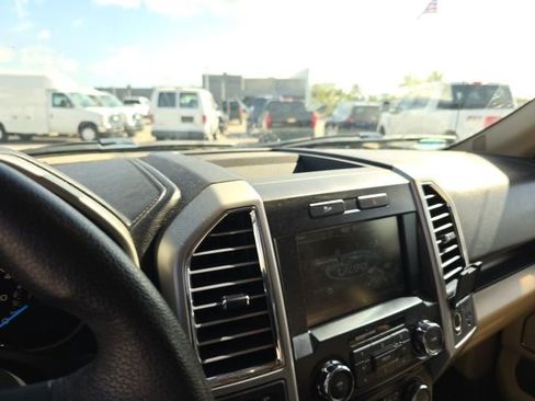 Used 2015 Ford F150 Lariat image 11