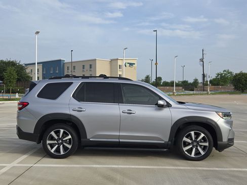 Certified 2025 Honda Pilot Touring image 2
