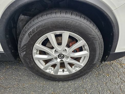 Used 2018 Nissan Rogue SV FWD image 9