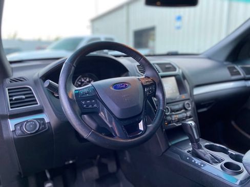Used 2016 Ford Explorer XLT w/ Equipment Group 202A FWD image 14