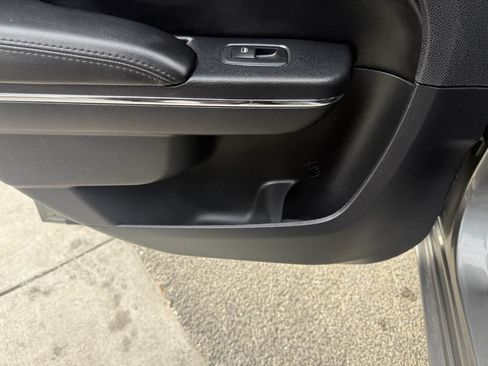 Used 2012 Dodge Charger SE RWD image 17