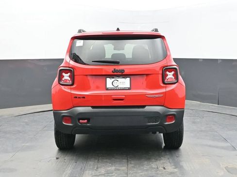 Used 2023 Jeep Renegade Trailhawk AWD/4WD image 5