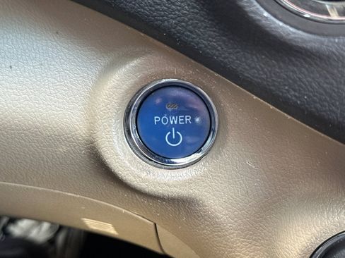 Used 2012 Toyota Highlander Limited image 30