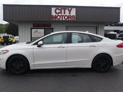 Used 2019 Ford Fusion SE w/ Equipment Group 151A FWD image 11