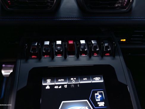 Used 2021 Lamborghini Huracan EVO image 29