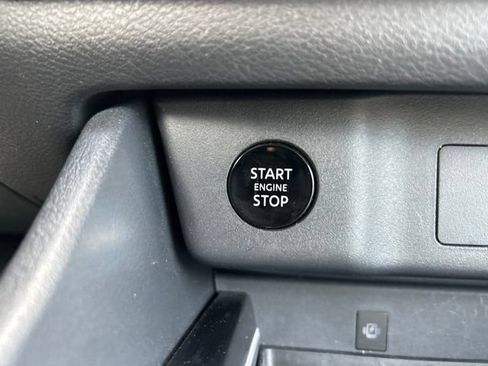 Used 2025 Nissan Rogue SL FWD image 32