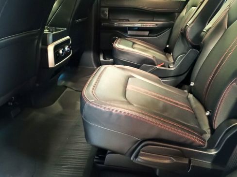 Used 2024 Ford Expedition Limited image 18