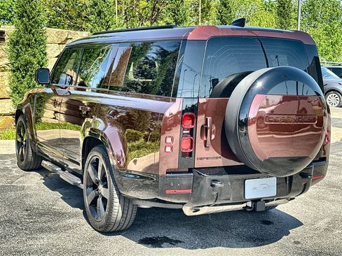 Used 2025 Land Rover Defender 130 X-Dynamic SE image 3