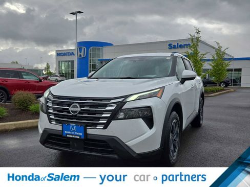 Used 2024 Nissan Rogue SV image 1