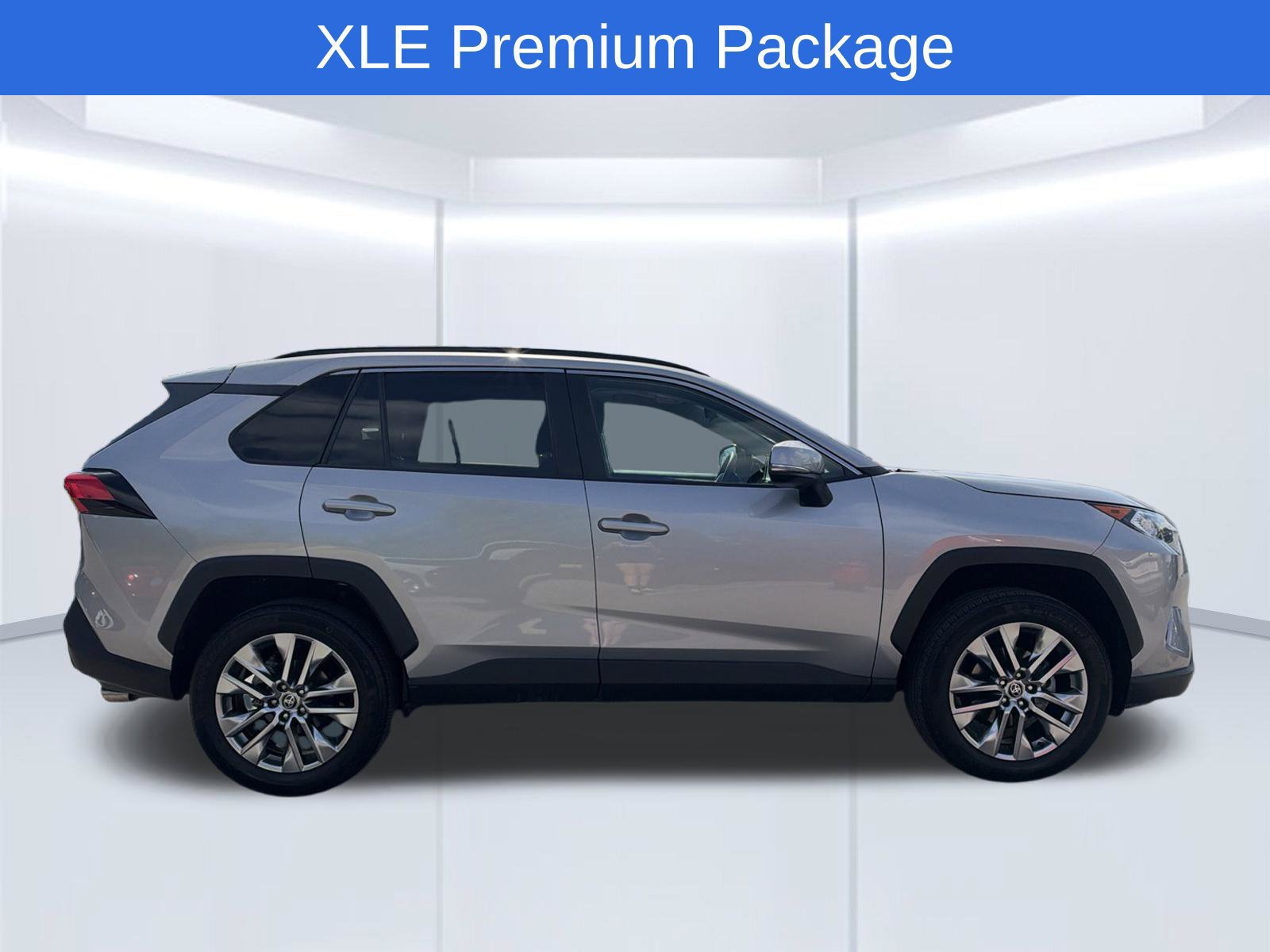 Used 2021 Toyota RAV4 XLE Premium AWD/4WD image 4