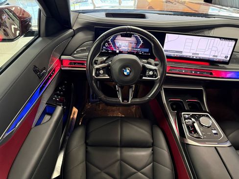 Used 2023 BMW 740i image 17