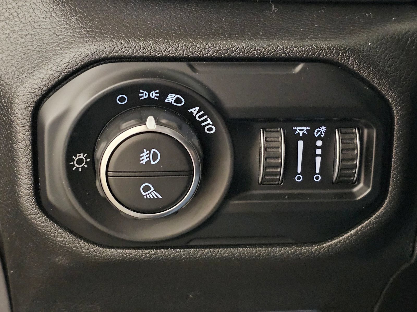 Used 2021 Jeep Gladiator Mojave w/ Safety Group AWD/4WD image 17