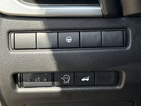 Used 2025 Nissan Rogue SV FWD image 21