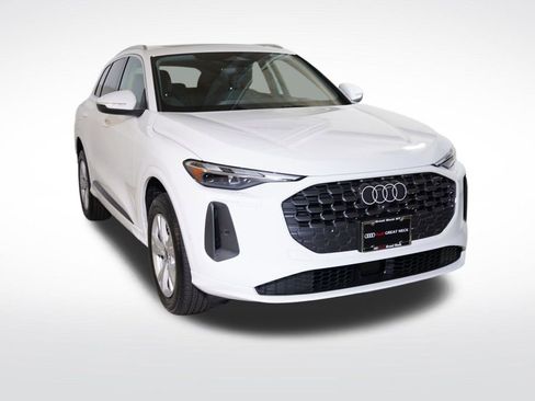 Used 2025 Audi Q5 Premium w/ Convenience Package image 11