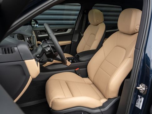 New 2026 Porsche Cayenne image 5