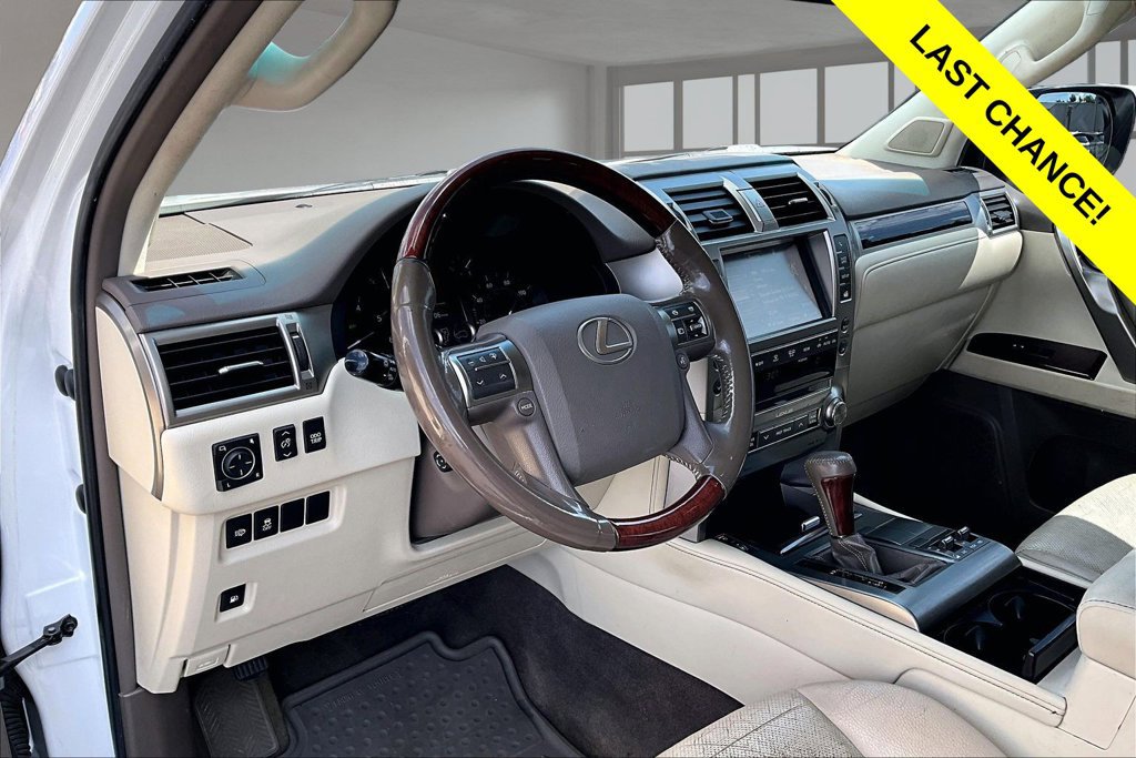 Used 2016 Lexus GX 460 w/ Premium Package AWD/4WD image 14