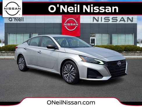 Certified 2024 Nissan Altima 2.5 SV FWD image 1