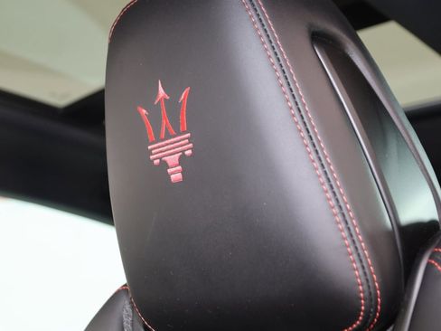 Used 2018 Maserati Levante GranSport image 33