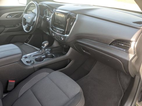 Used 2022 Chevrolet Traverse LT AWD/4WD image 40