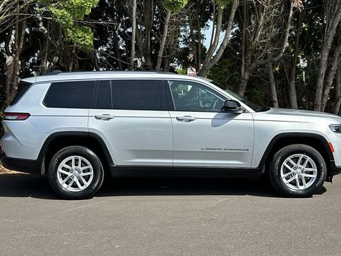 Used 2023 Jeep Grand Cherokee L Laredo AWD/4WD image 3