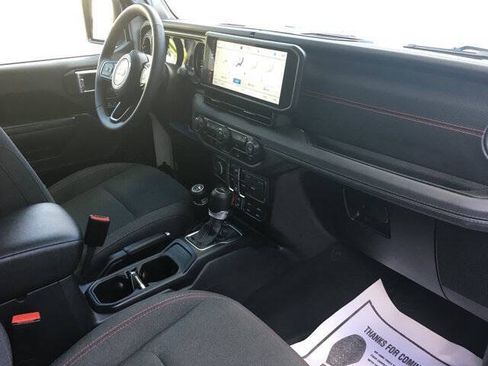 Used 2024 Jeep Gladiator Rubicon w/ Technology Group AWD/4WD image 28
