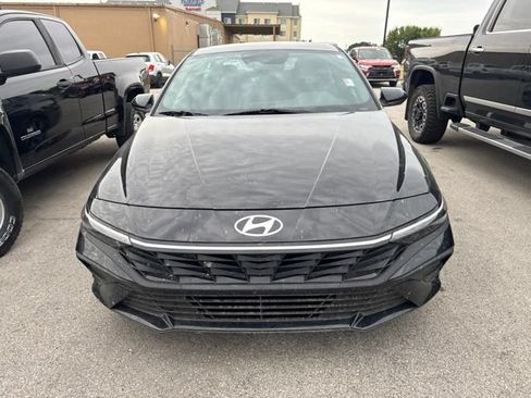 Used 2025 Hyundai Elantra Sport FWD image 2