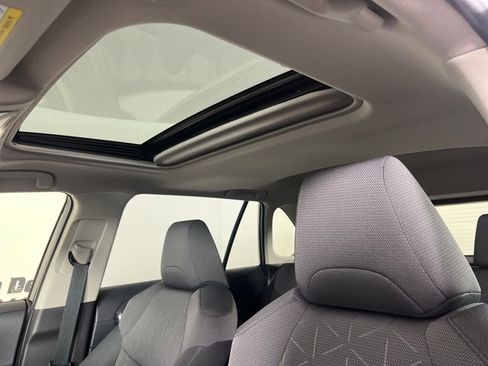 Used 2025 Toyota RAV4 XLE w/ Convenience Package image 5