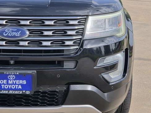 Used 2017 Ford Explorer Limited FWD image 4