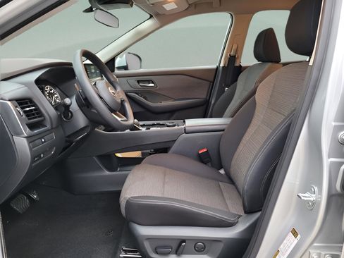 Used 2023 Nissan Rogue SV image 6