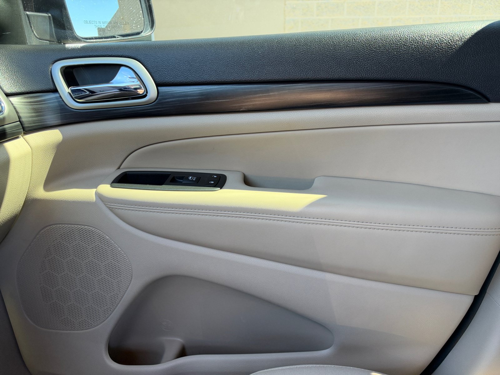Used 2020 Jeep Grand Cherokee Laredo RWD image 16