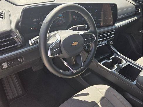 Certified 2026 Chevrolet Traverse LT w/ Driver Confidence Package FWD image 11