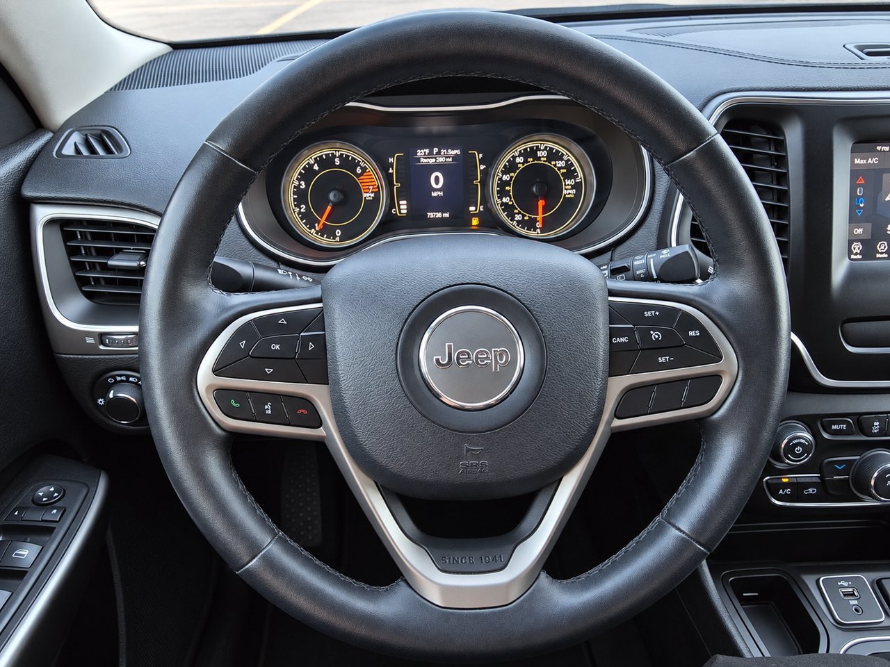 Used 2020 Jeep Cherokee Latitude w/ Cold Weather Group FWD image 20
