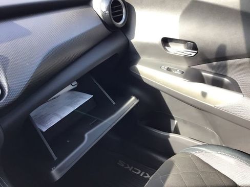 Used 2018 Nissan Kicks SV image 27