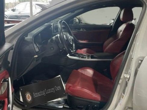 Used 2019 Kia Stinger GT1 image 10