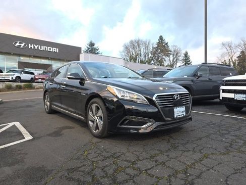 Used 2017 Hyundai Sonata Limited w/ Ultimate Package 02 image 2