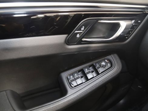Used 2021 Porsche Macan image 38