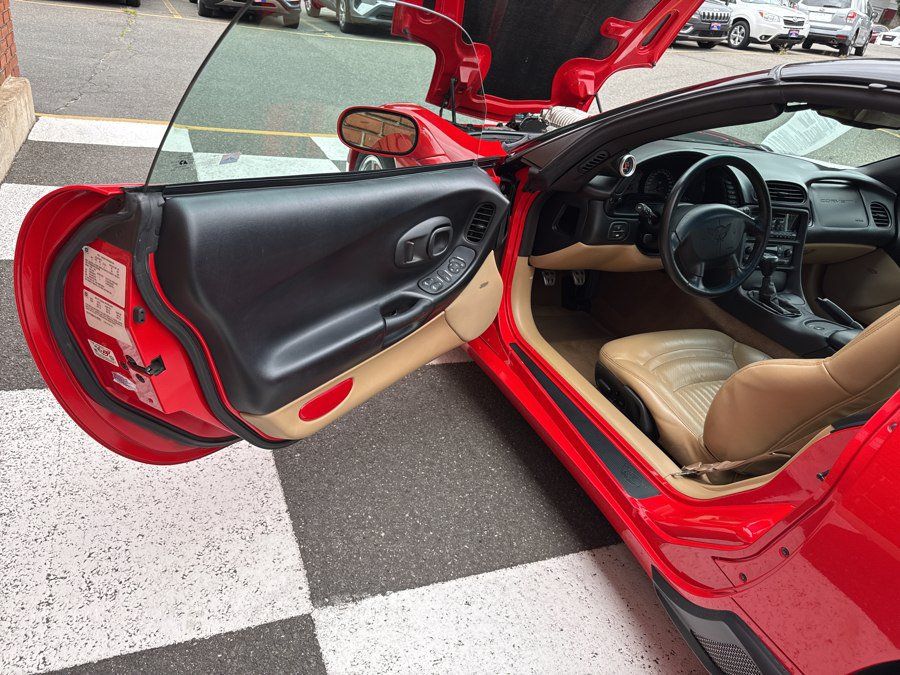 Used 2000 Chevrolet Corvette Coupe w/ Performance Handling Pkg RWD image 21