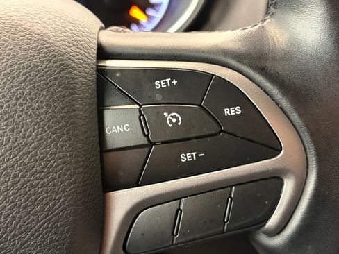 Used 2021 Jeep Grand Cherokee Limited w/ Luxury Group II AWD/4WD image 26