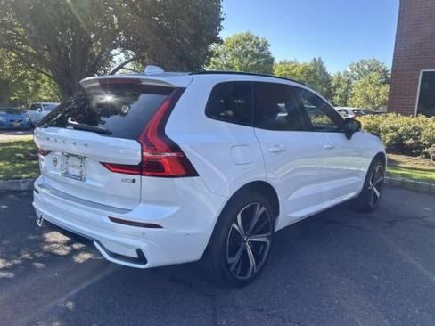 Used 2024 Volvo XC60 B5 Ultimate w/ Protection Package Premier AWD/4WD image 3