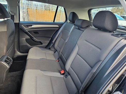 Used 2017 Volkswagen Golf S image 15