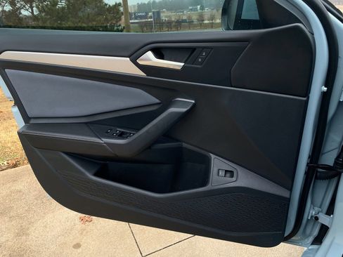 Used 2025 Volkswagen Jetta SE image 25