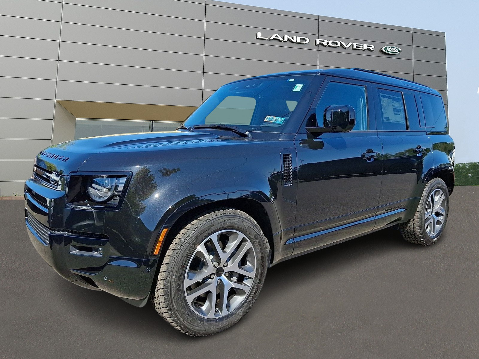New 2026 Land Rover Defender 110 X-Dynamic SE AWD/4WD image 1