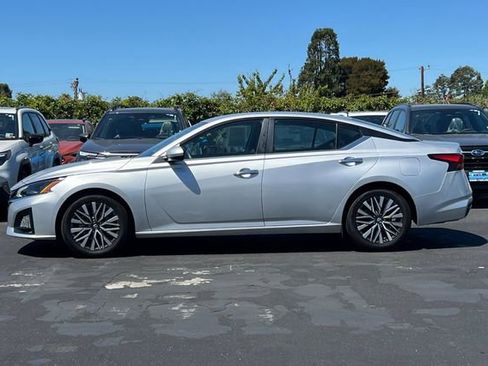 Used 2023 Nissan Altima 2.5 SV image 7